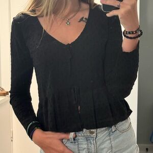 Dotted Long-Sleeve Cropped Hollister Top